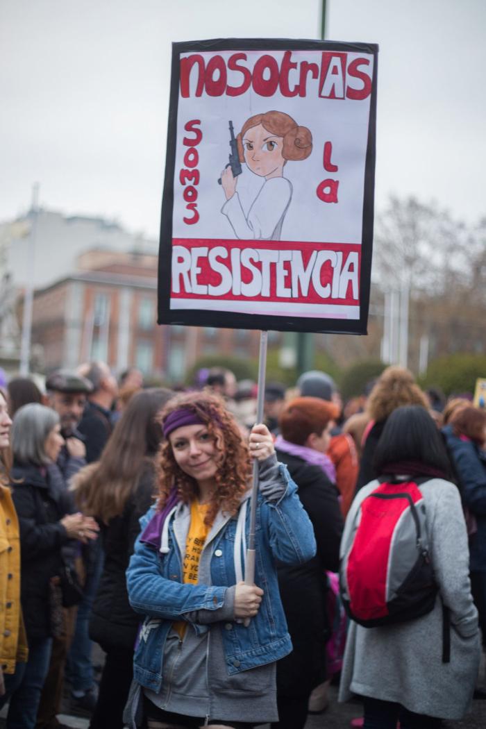 El Gobierno retrasa de nuevo la entrada en vigor de la ampliación del permiso por paternidad "por un error"