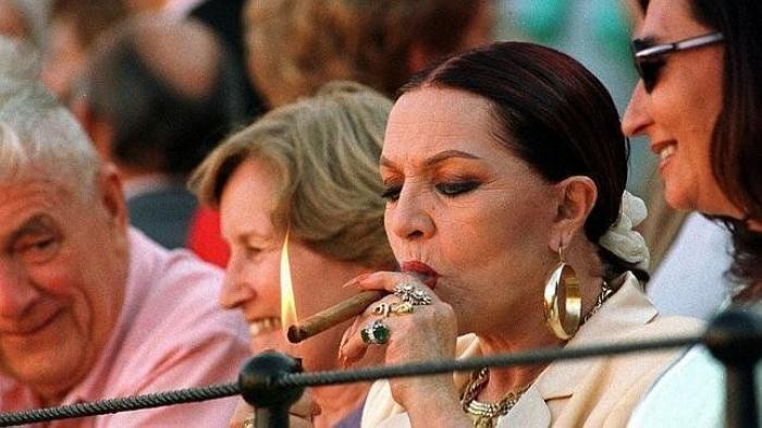 El llamativo vestido de Malena Costa en su última aparición pública