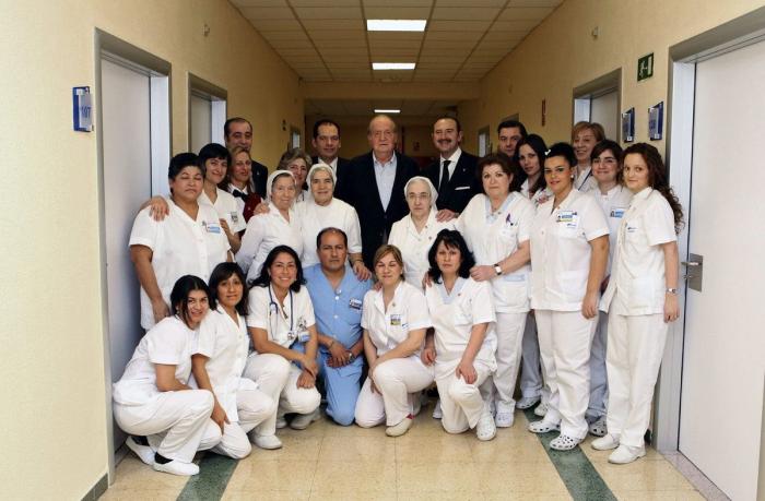 El rey recibe el alta y ahora seguirá con la recuperación, que puede alargarse hasta seis meses (VÍDEO, FOTOS)