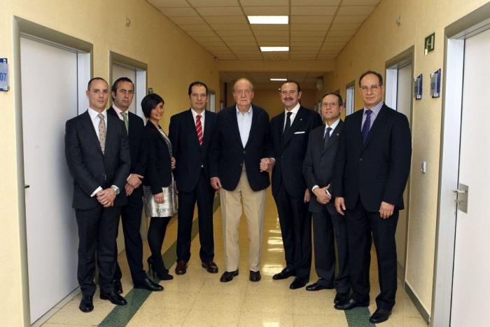 El rey recibe el alta y ahora seguirá con la recuperación, que puede alargarse hasta seis meses (VÍDEO, FOTOS)