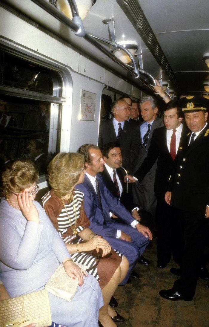 La abdicación del rey en las portadas de los periódicos (FOTOS)