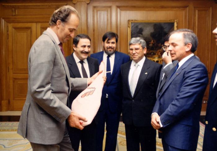 La abdicación del rey en las portadas de los periódicos (FOTOS)