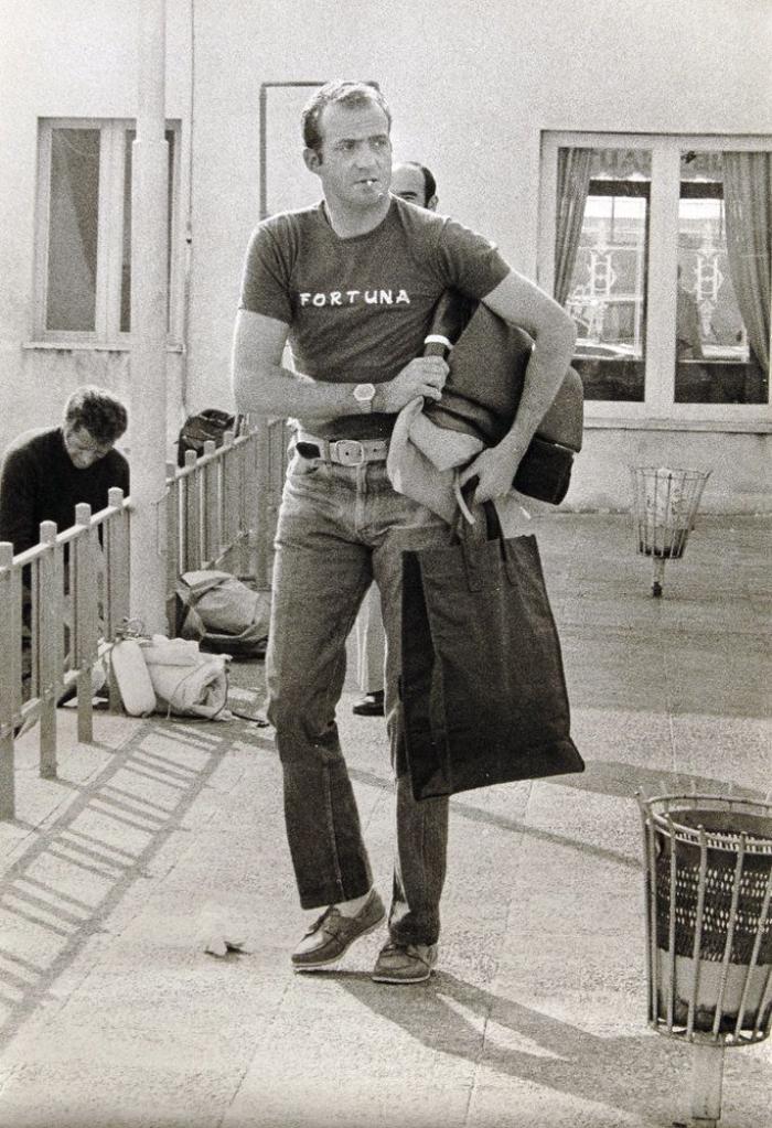 La abdicación del rey en las portadas de los periódicos (FOTOS)