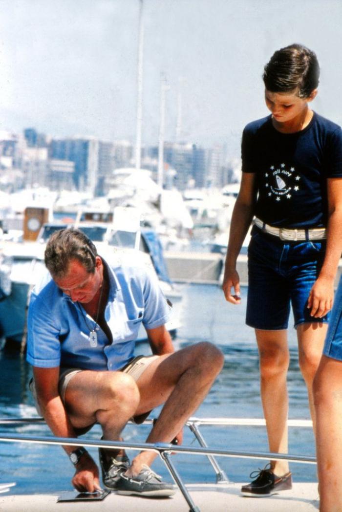 La abdicación del rey en las portadas de los periódicos (FOTOS)