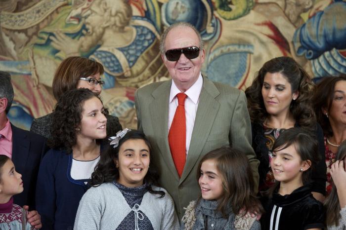 La abdicación del rey en las portadas de los periódicos (FOTOS)