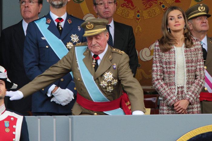 La abdicación del rey en las portadas de los periódicos (FOTOS)