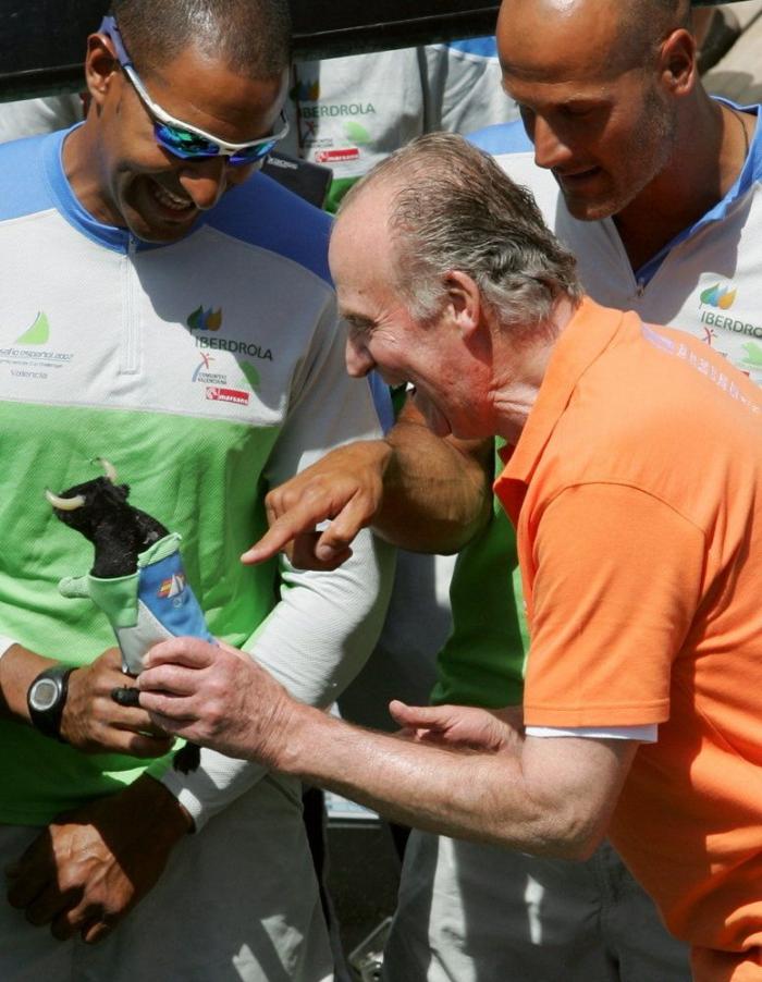 La abdicación del rey en las portadas de los periódicos (FOTOS)