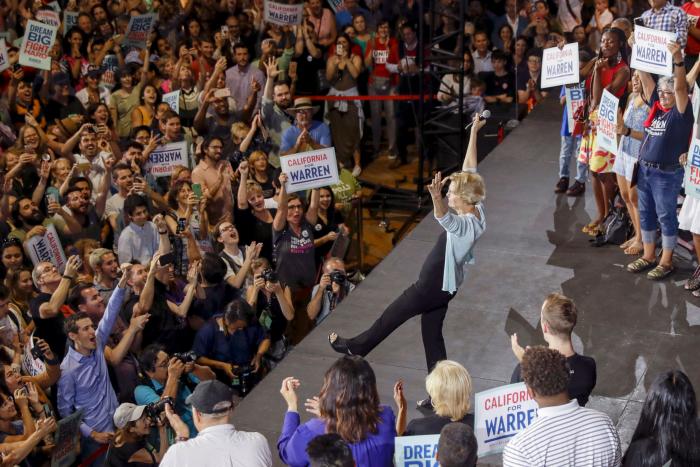 Elizabeth Warren, la tercera en discordia en la pelea por el liderazgo del Partido Demócrata