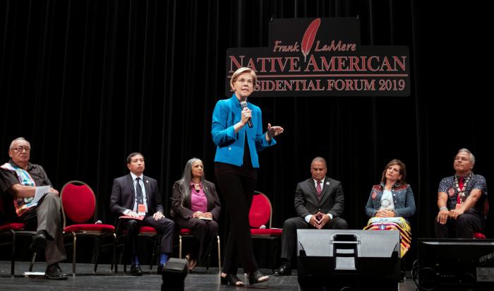 Elizabeth Warren, la tercera en discordia en la pelea por el liderazgo del Partido Demócrata