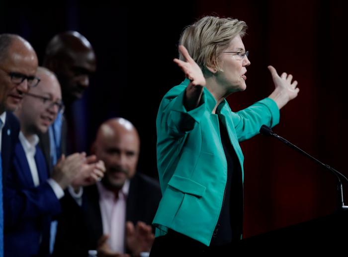 Elizabeth Warren, la tercera en discordia en la pelea por el liderazgo del Partido Demócrata