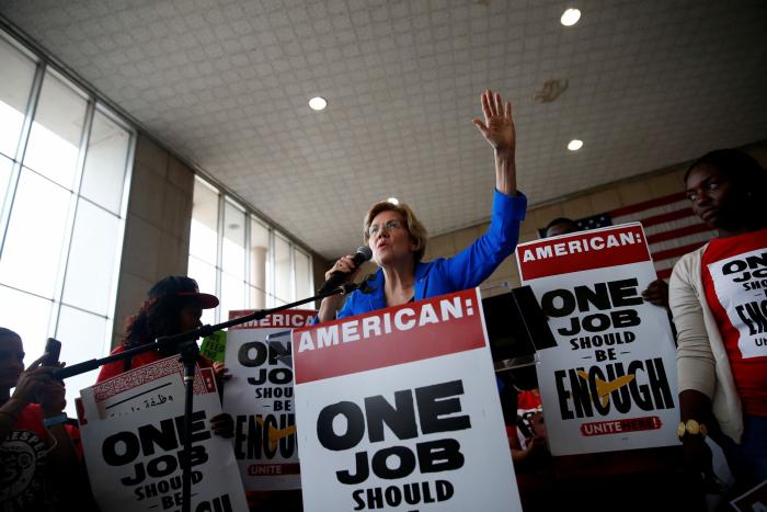 Elizabeth Warren, la tercera en discordia en la pelea por el liderazgo del Partido Demócrata