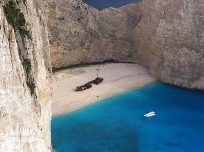 Menos de día y medio para encontrar al submarino desaparecido en Indonesia con 53 tripulantes