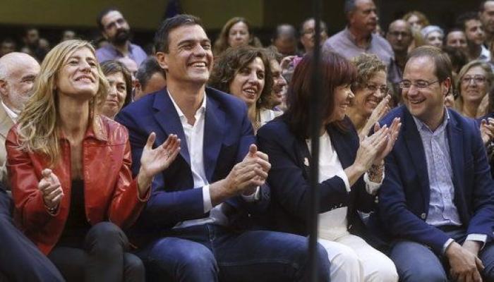 Pedro Sánchez: "Mientras los dirigentes del PP se avergüenzan, nosotros abrimos el partido a independientes"