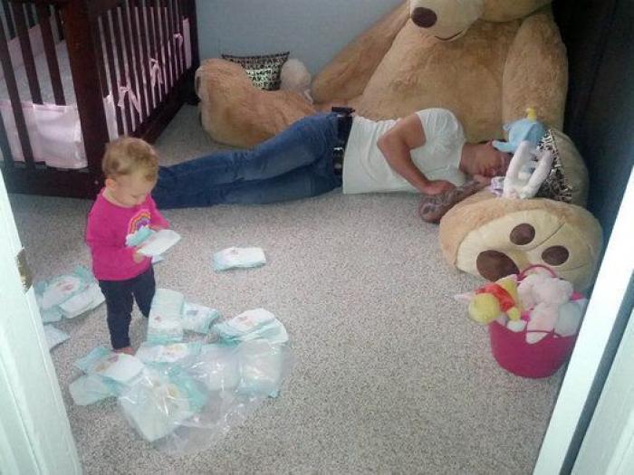 27 fotos que resumen de un vistazo lo que es la vida con bebés