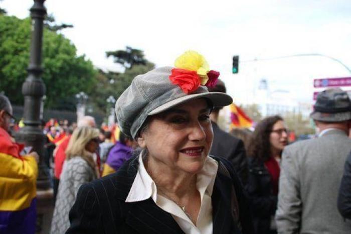 Varios miles de personas piden la proclamación de la III República en el día del 82 aniversario