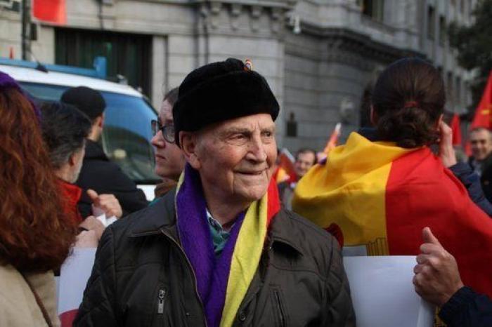 Varios miles de personas piden la proclamación de la III República en el día del 82 aniversario