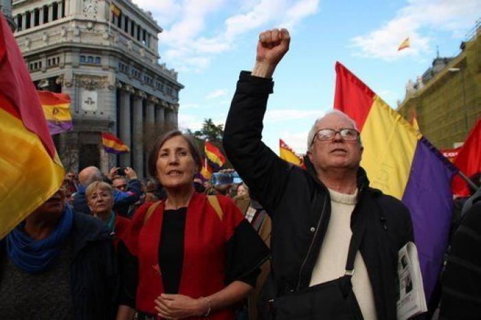 Varios miles de personas piden la proclamación de la III República en el día del 82 aniversario
