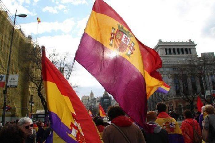 Varios miles de personas piden la proclamación de la III República en el día del 82 aniversario