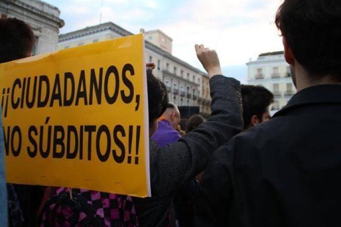 Varios miles de personas piden la proclamación de la III República en el día del 82 aniversario