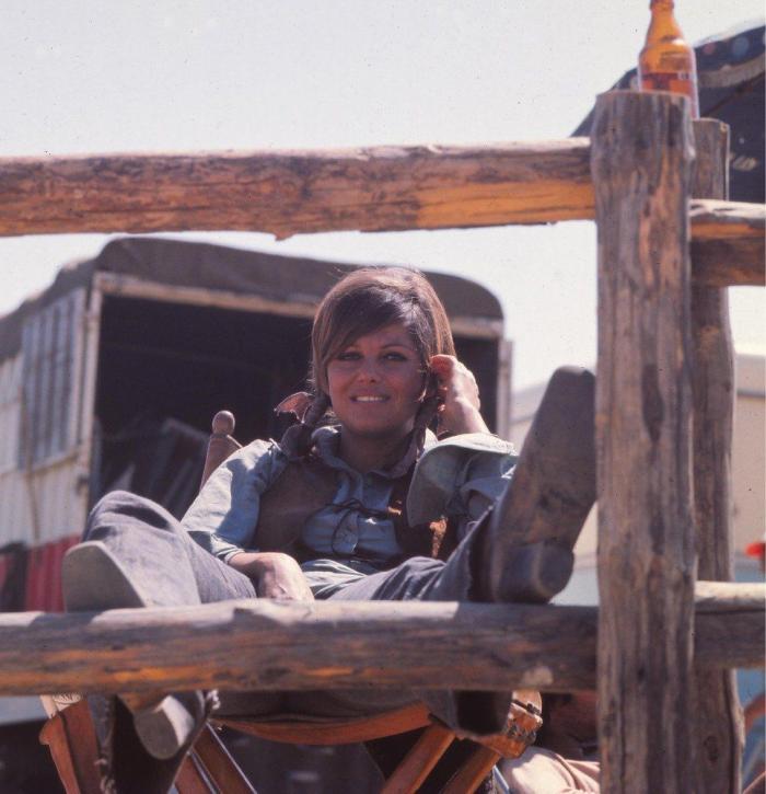 Críticas al Festival de Cannes por hacer más delgada a Claudia Cardinale en su cartel