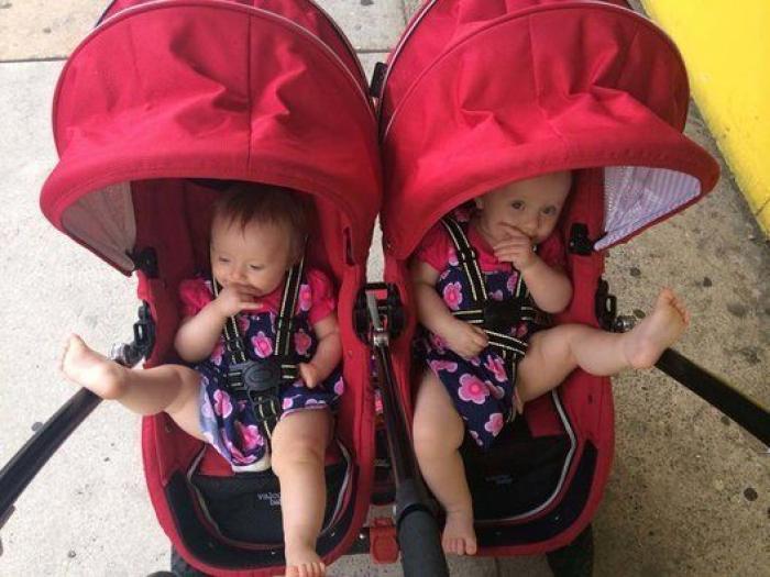 El divertido vídeo de una ecografía que muestra la pelea de dos gemelas