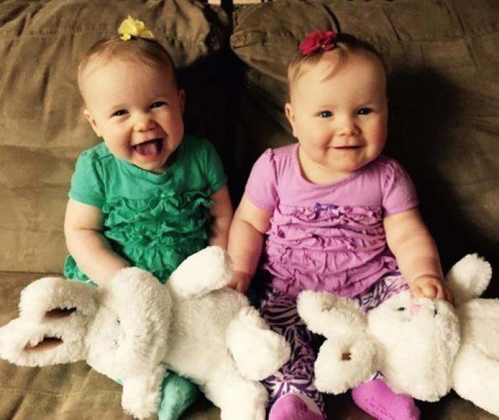 El divertido vídeo de una ecografía que muestra la pelea de dos gemelas