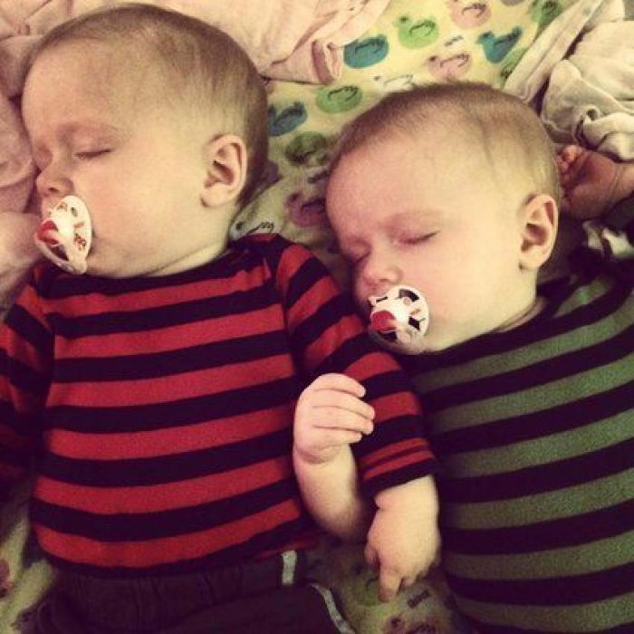 El divertido vídeo de una ecografía que muestra la pelea de dos gemelas