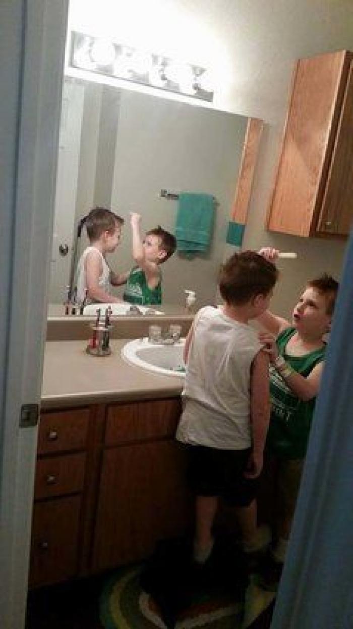 El divertido vídeo de una ecografía que muestra la pelea de dos gemelas