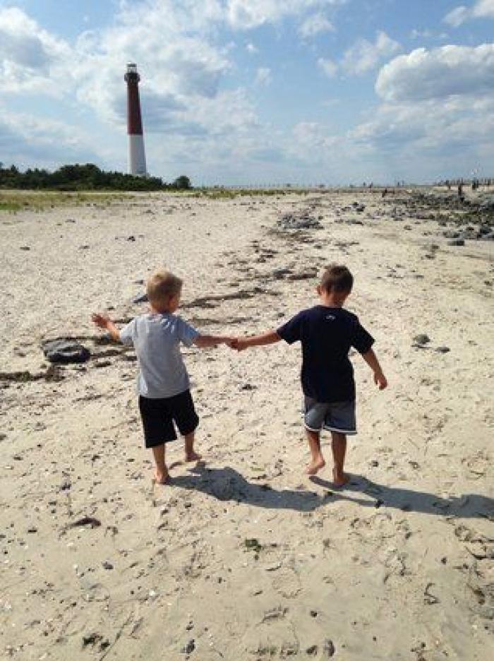 El divertido vídeo de una ecografía que muestra la pelea de dos gemelas