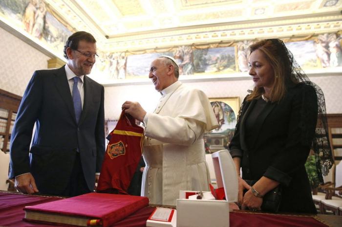 Dimiten el director de Prensa del Vaticano y su 'número dos', la española Paloma García Ovejero