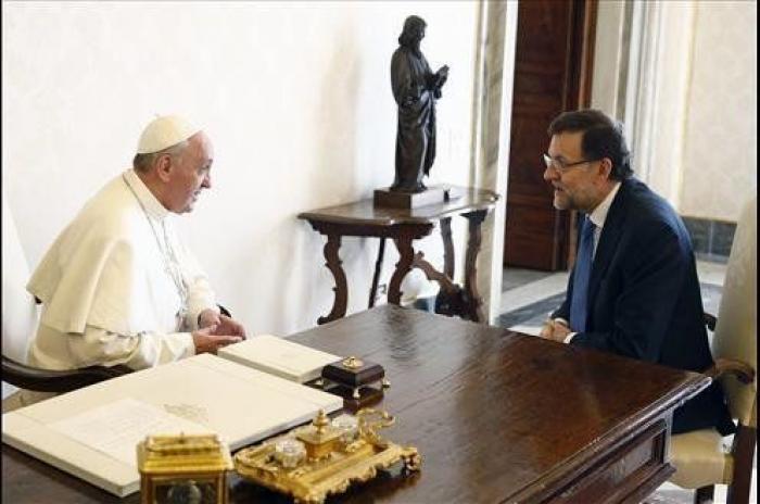 Dimiten el director de Prensa del Vaticano y su 'número dos', la española Paloma García Ovejero