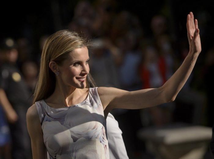 Reina Letizia: primer acto en solitario en el Museo del Prado (FOTOS)