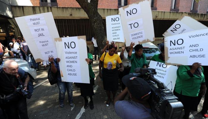 Oscar Pistorius condenado a cinco años de prisión por matar a su novia