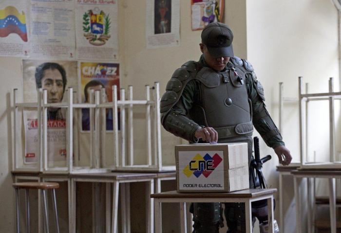 Maduro pide investigar a Movistar por sumarse a la "convocatoria golpista"