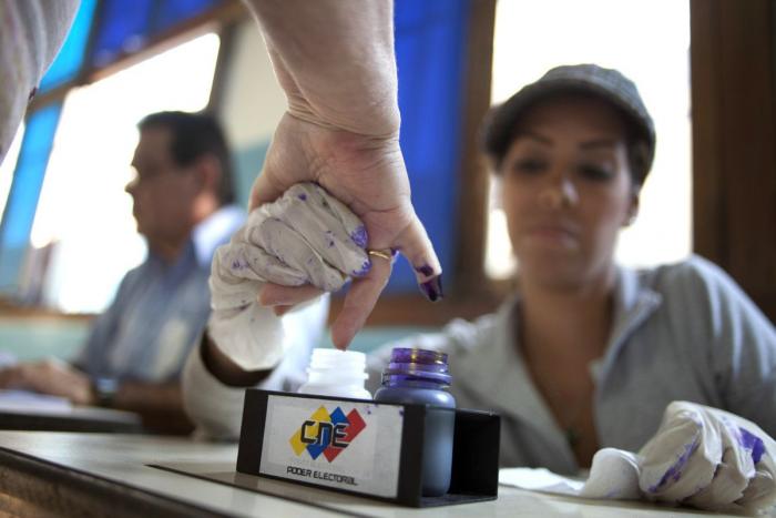 Maduro pide investigar a Movistar por sumarse a la "convocatoria golpista"