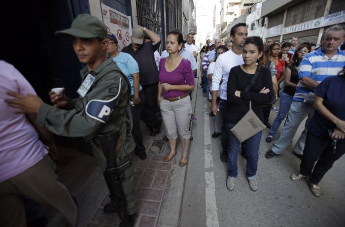 Maduro pide investigar a Movistar por sumarse a la "convocatoria golpista"