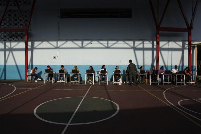 Maduro pide investigar a Movistar por sumarse a la "convocatoria golpista"