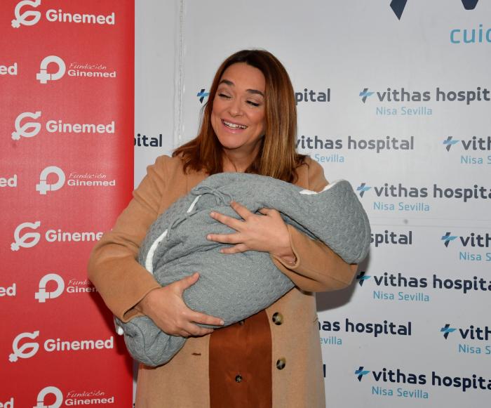 Las lágrimas de Toñi Moreno al salir del hospital con su bebé