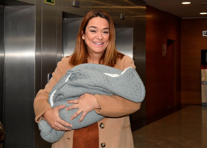 Las lágrimas de Toñi Moreno al salir del hospital con su bebé