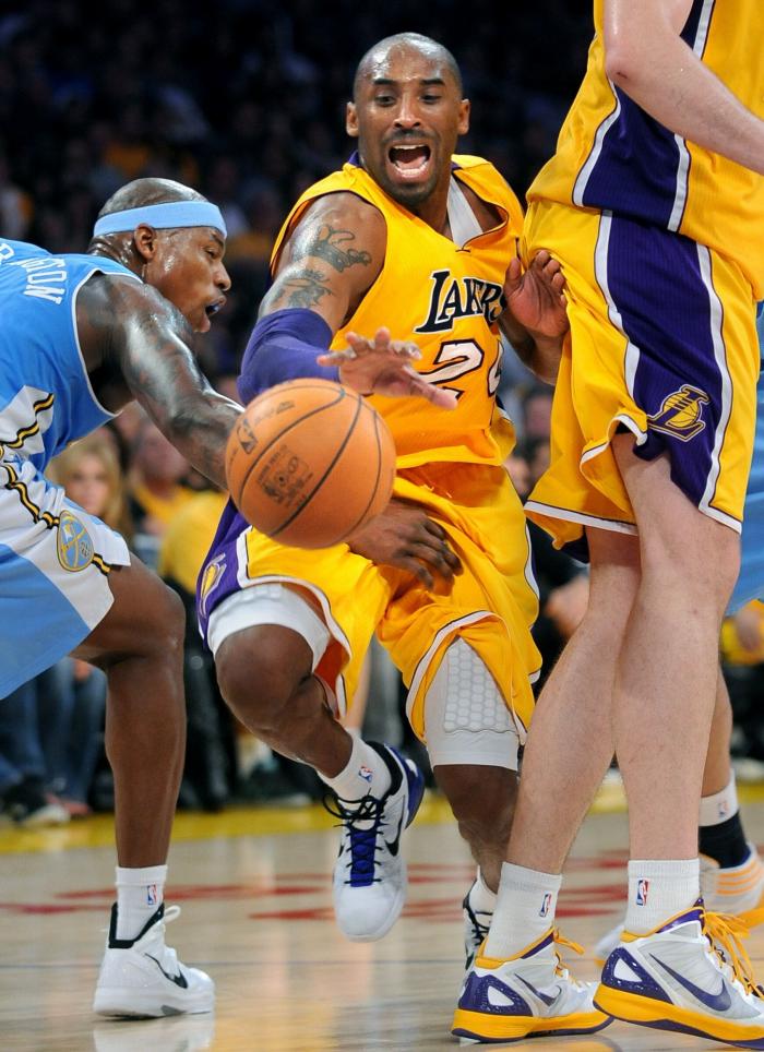 El piloto del helicóptero en el que murió Kobe Bryant informó que ascendía cuando en realidad bajaba