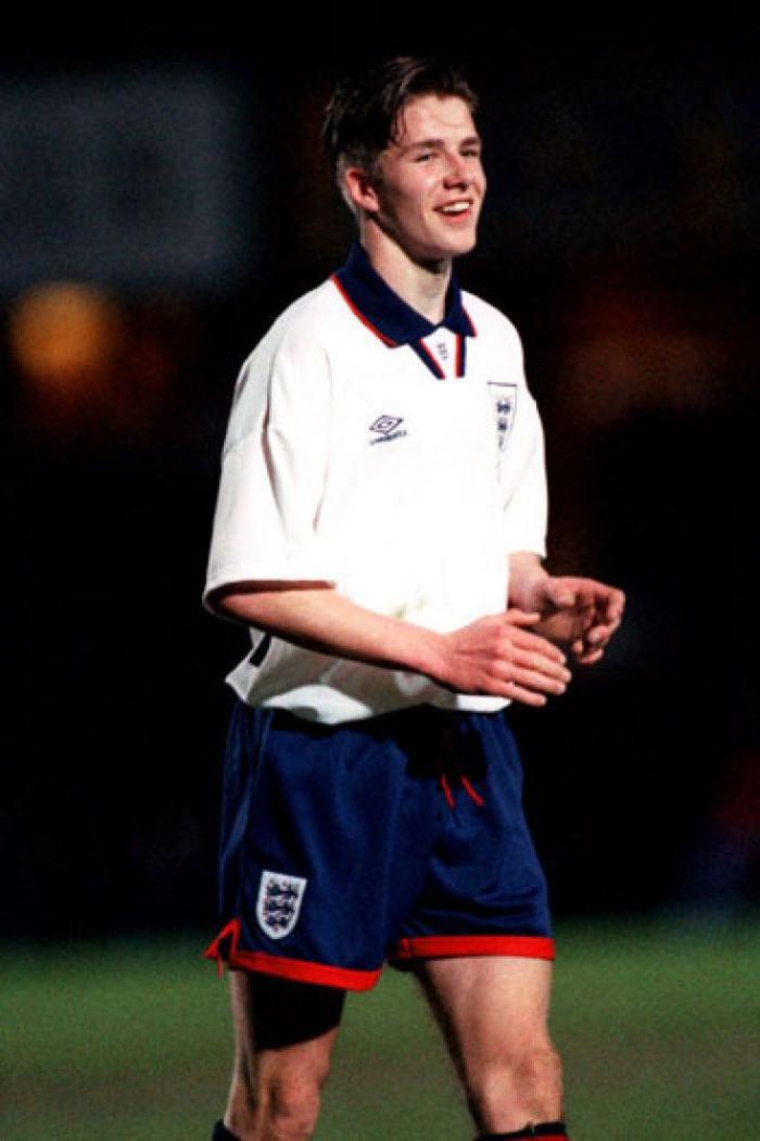 Las chanclas de David Beckham son lo mejor de esta foto