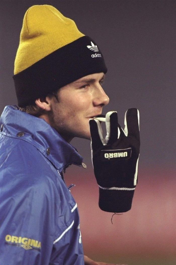 Las chanclas de David Beckham son lo mejor de esta foto