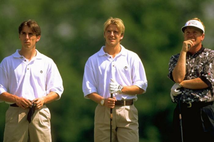 Las chanclas de David Beckham son lo mejor de esta foto