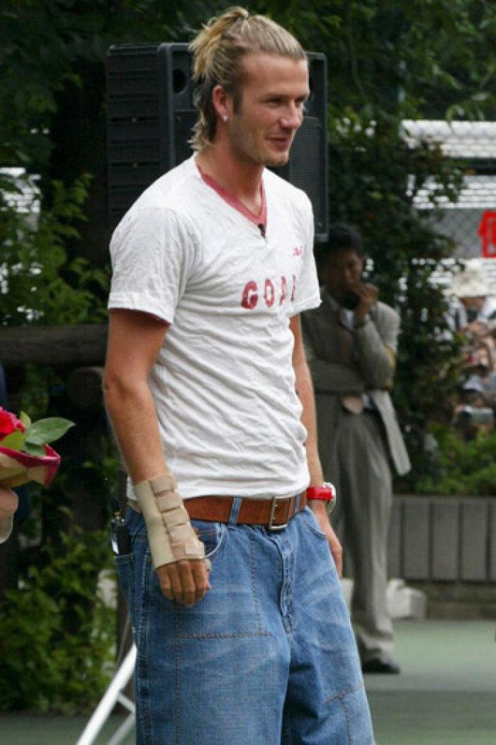 Las chanclas de David Beckham son lo mejor de esta foto