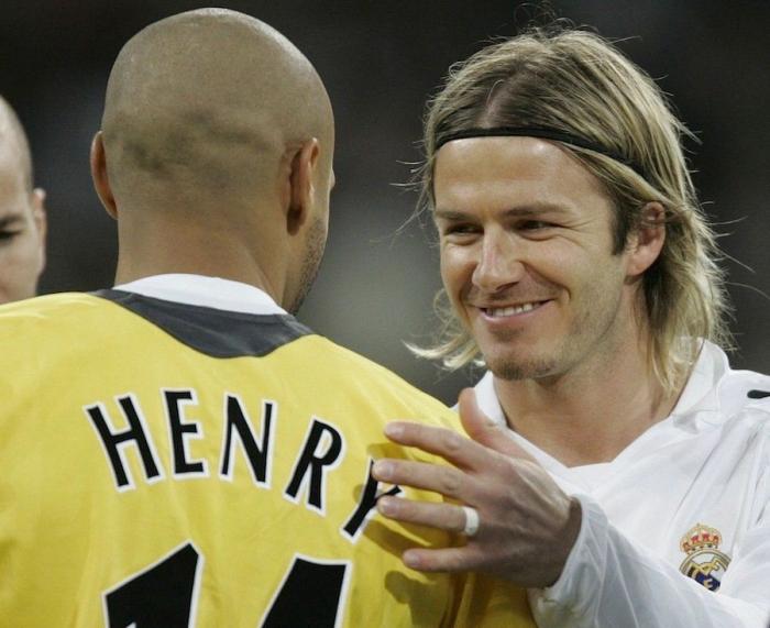 Las chanclas de David Beckham son lo mejor de esta foto