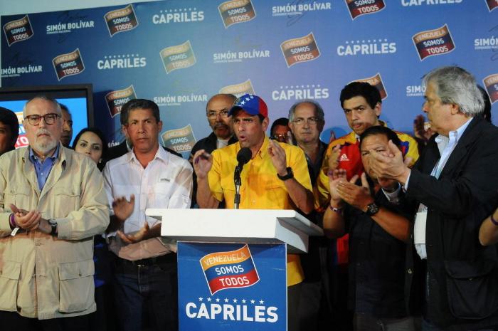 Capriles desconvoca las protestas contra Maduro tras la muerte de siete personas