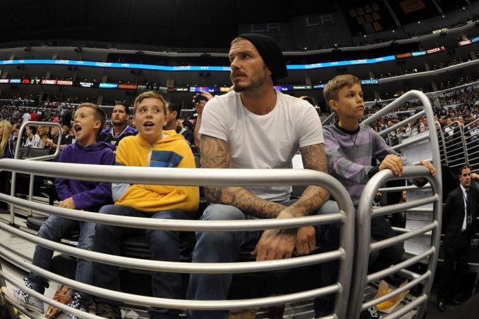 Las chanclas de David Beckham son lo mejor de esta foto