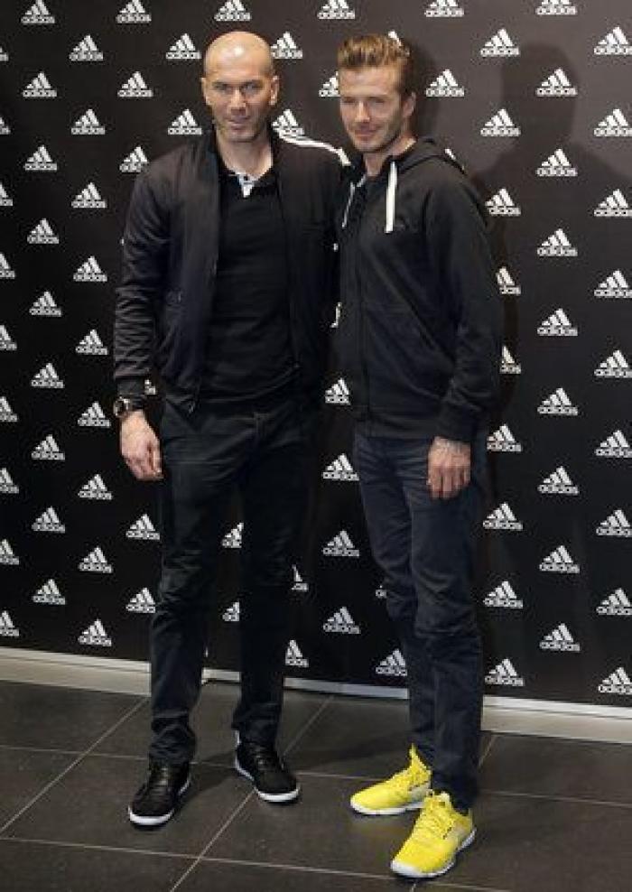Las chanclas de David Beckham son lo mejor de esta foto