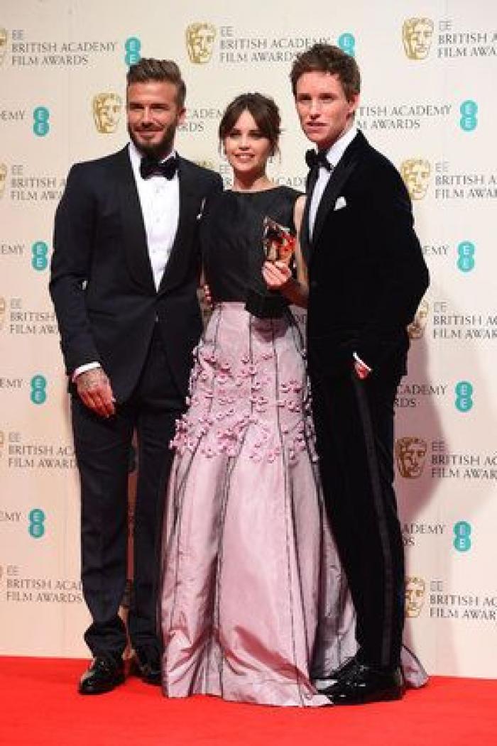 Las chanclas de David Beckham son lo mejor de esta foto