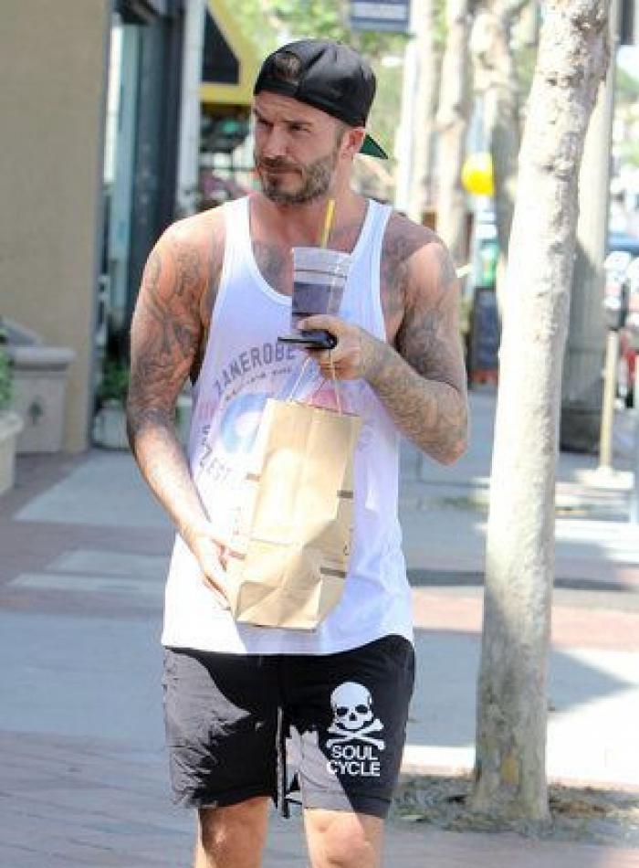 Las chanclas de David Beckham son lo mejor de esta foto